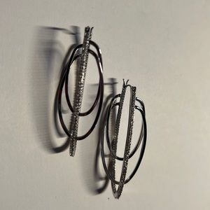 Henri bendel hoop silver earrings nwot